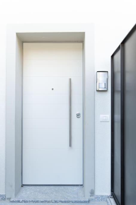 コモElegante Loft A 200 A Metri Dal Duomoアパートメント エクステリア 写真