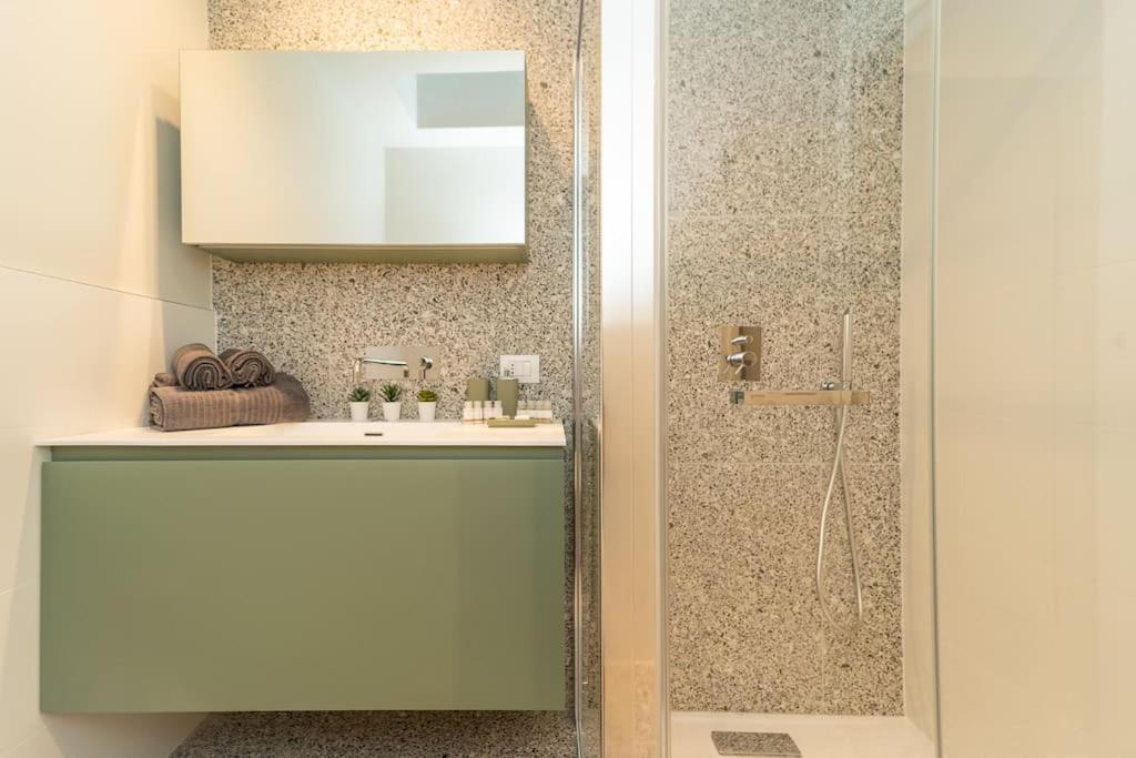 コモElegante Loft A 200 A Metri Dal Duomoアパートメント エクステリア 写真